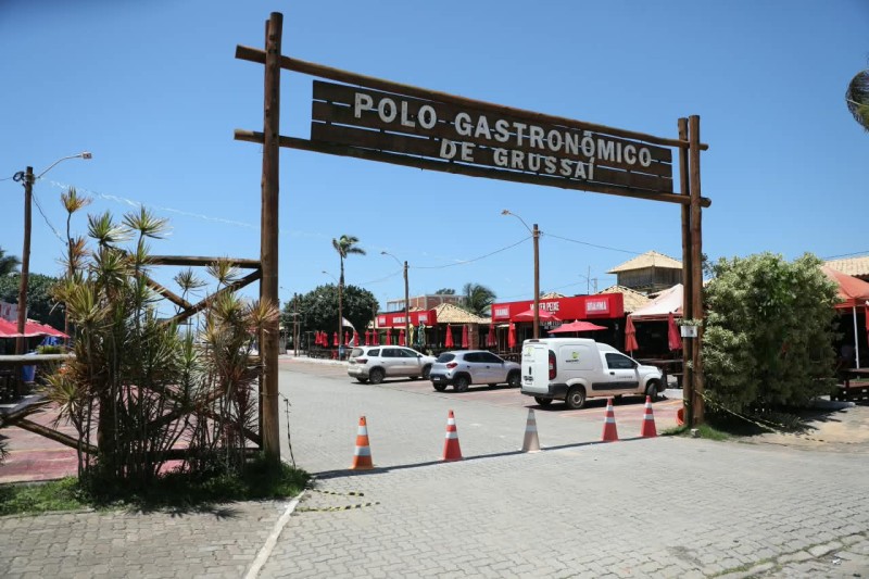 Pórticos do Polo Gastronômico de Grussaí serão retirados para manutenção