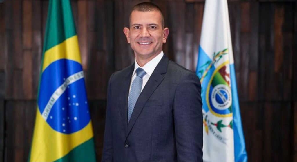 Douglas Ruas participa de carreata em Campos em apoio a Flávio Bolsonaro