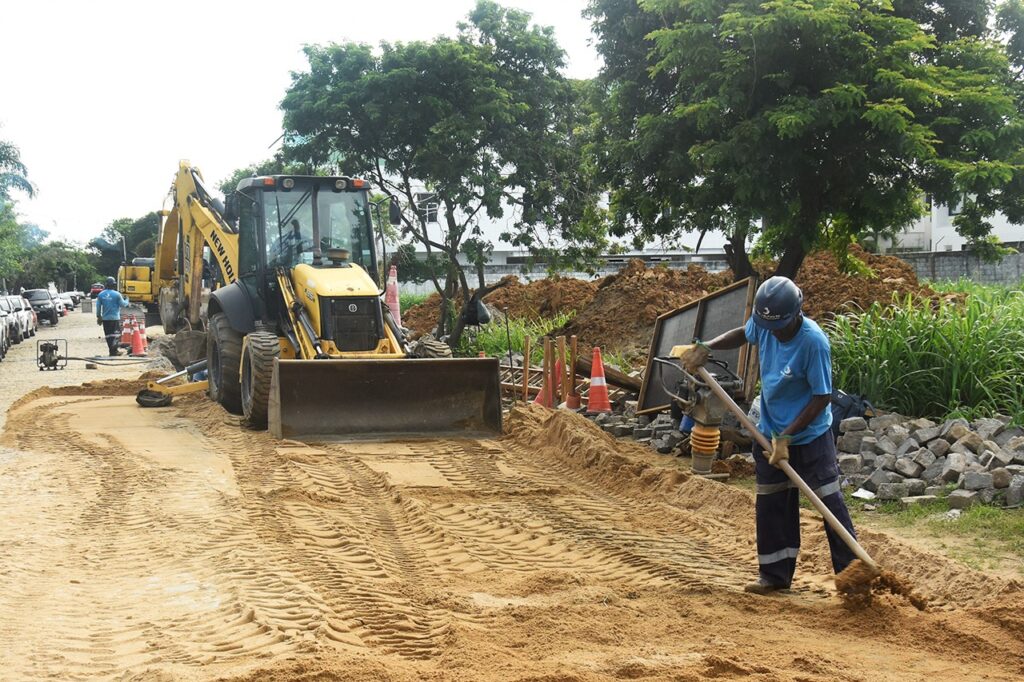 Obras no Shopping Estrada avançam com troca de cobertura e drenagem de ruas