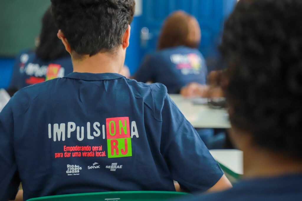 Programa oferece 900 vagas gratuitas em cursos de qualificação profissional